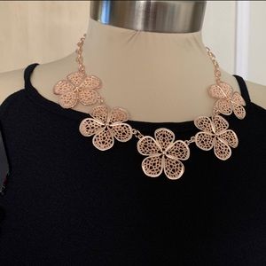Short new flower necklace